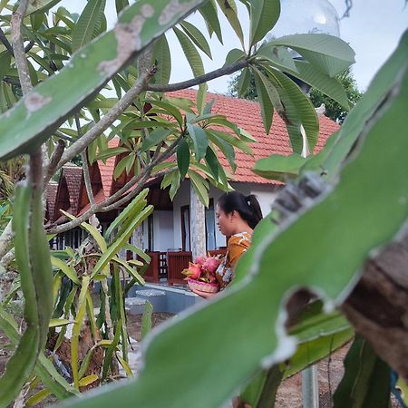 Santhi Guna Bungalow Toyapakeh ภายนอก รูปภาพ