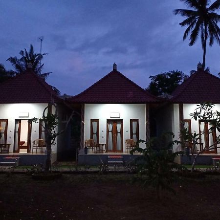 Santhi Guna Bungalow Toyapakeh ภายนอก รูปภาพ