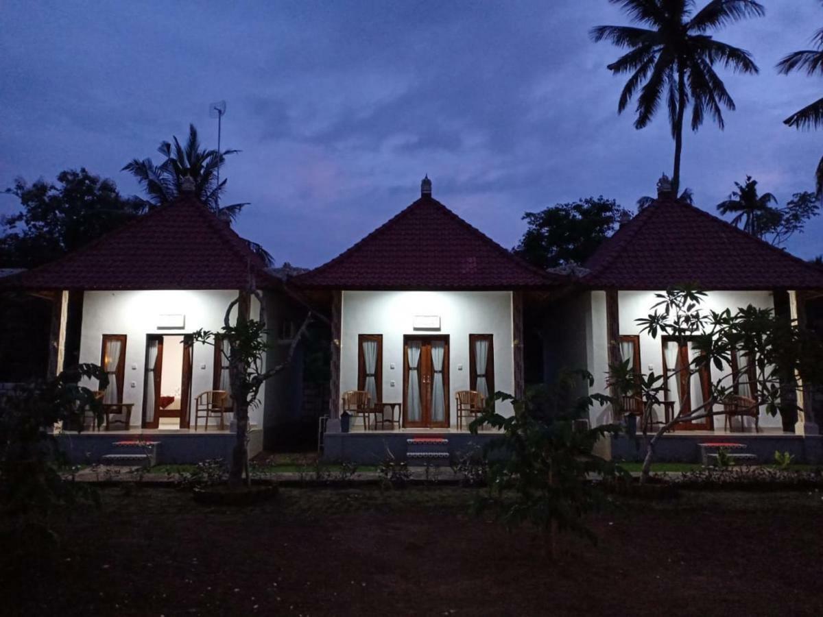 Santhi Guna Bungalow Toyapakeh ภายนอก รูปภาพ