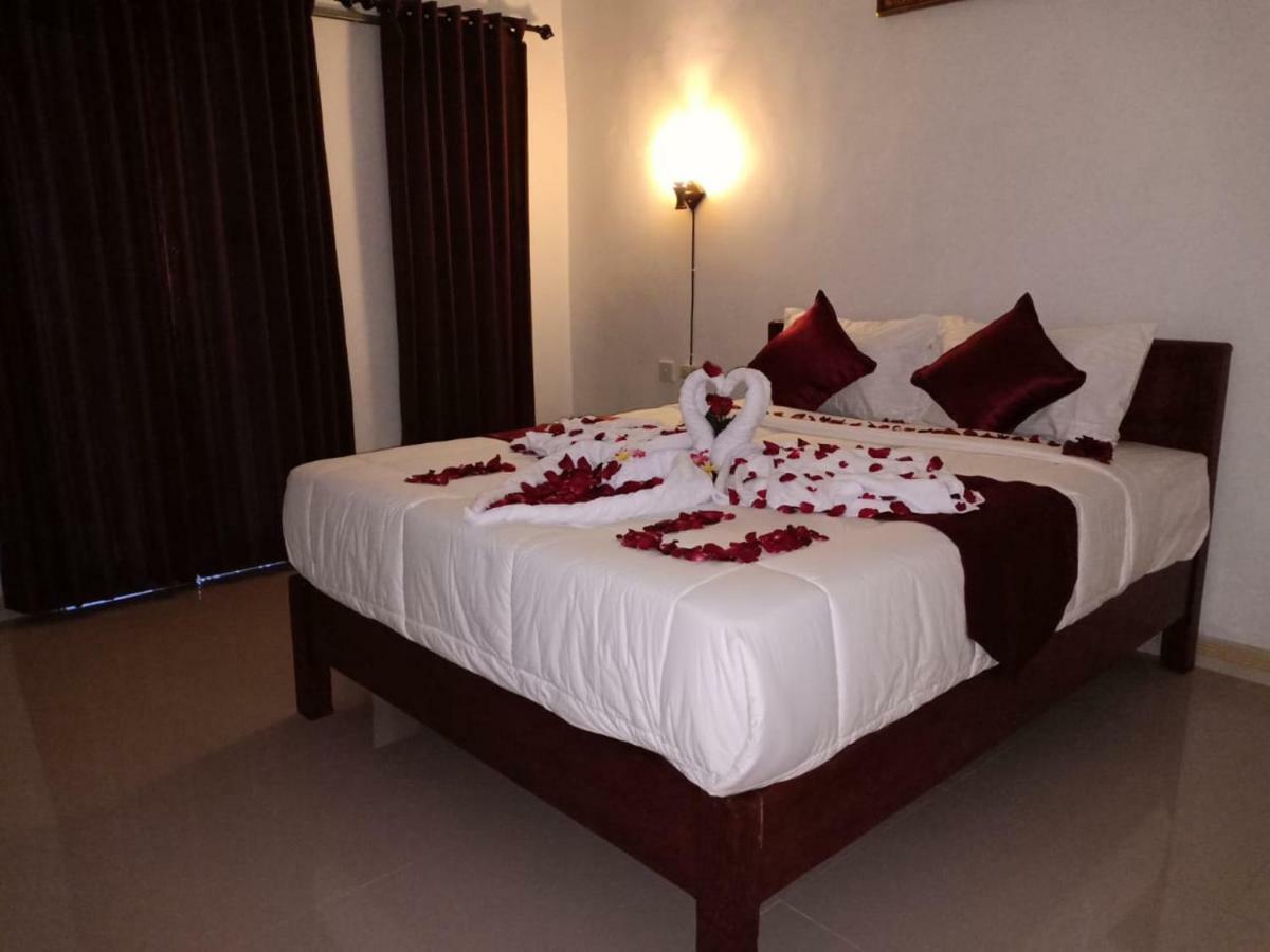 Santhi Guna Bungalow Toyapakeh ภายนอก รูปภาพ